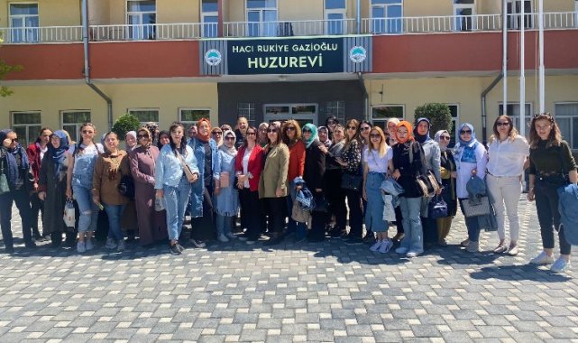 Talaslı kursiyerlerden Huzurevi'ne 'Anneler Günü' ziyareti