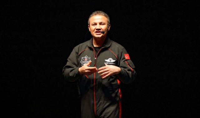 Türkiye'nin ilk Astronotu Alper Gezeravcı, Bilecik Kongre Merkezi'nde gençlerle buluştu