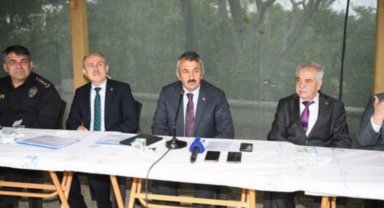 Vali Yunus Sezer, Erikli'de köy muhtarları ile bir araya geldi