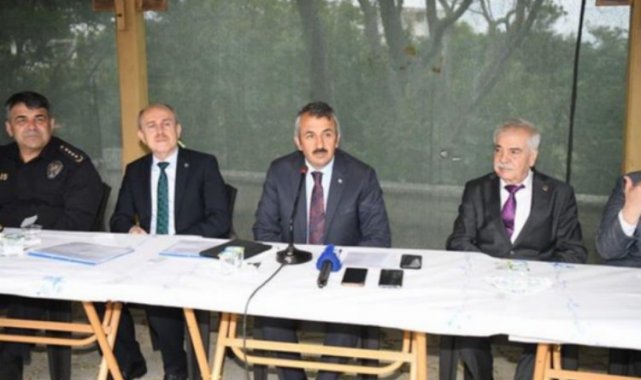 Vali Yunus Sezer, Erikli'de köy muhtarları ile bir araya geldi