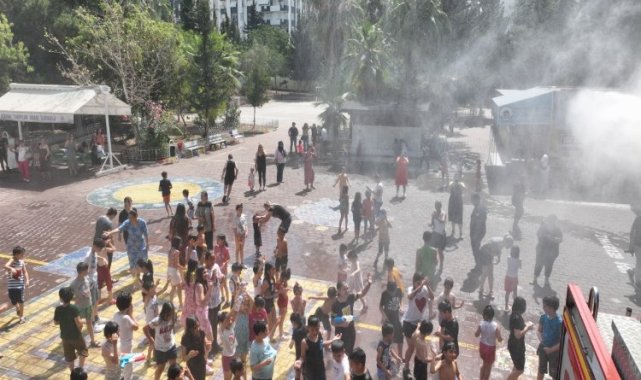 Adana İtfaiyesi'nden serinleten sürpriz