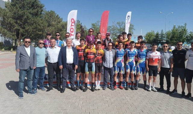Aksaray'da 300 bisikletçi şampiyonluk için yarıştı