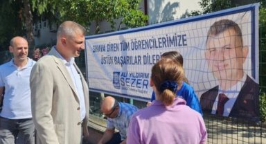 Başkan Sezer, sınava giren öğrencileri yalnız bırakmadı