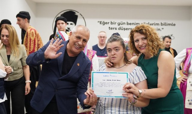 Beylikdüzü Engelsiz Yaşam Merkezi'nde karne heyecanı