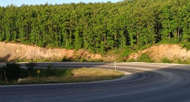 Bilecik'te sıcaktan asfalt eridi