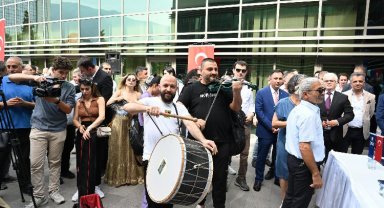 Buesa'da davullu zurnalı sözleşme sevinci