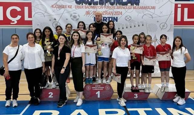 Bursa Osmangazili badmintonculardan Türkiye şampiyonluğu