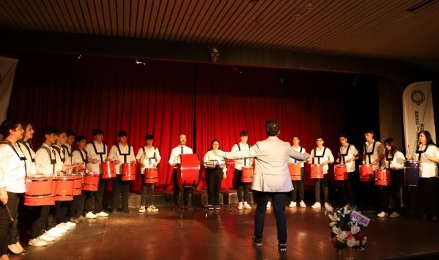 Bursa Tophane MTAL öğrencilerinden el yapımı enstrümanlarla konser