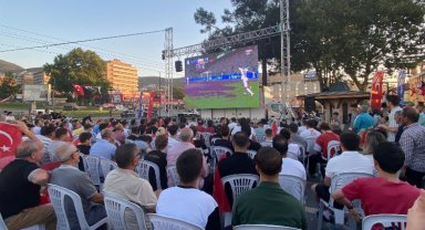 Bursa'da milli heyecana 'dev' coşku