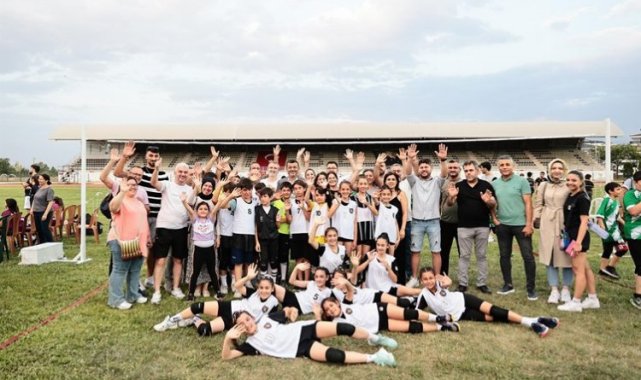 Büyükşehir'den mini voleybol şenliği
