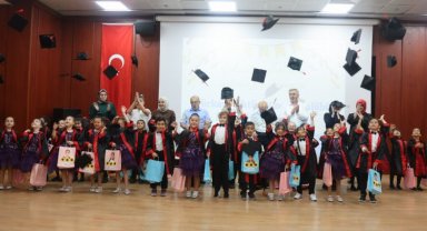 Çayırova Çocuk Kulüpleri'nde karne heyecanı