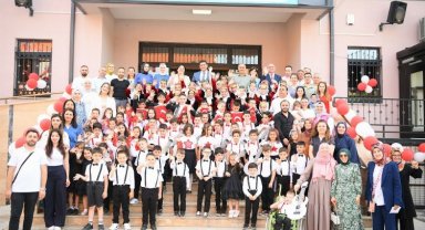 Çayırovalı öğrenciler karnelerine kavuştu