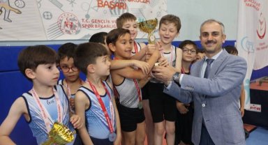 Çayırova'nın minik jimnastikçiler başarı kürsüsünde