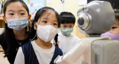 Çocuklar insanlardan çok robotlara güveniyor 