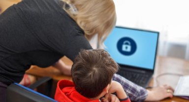 Çocuklarınızı internette yalnız bırakmayın