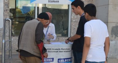 Diyarbakır Büyükşehir sokakta halkın taleplerini dinliyor