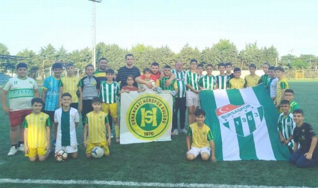 Hürspor'un miniklerinden Bursaspor'a destek