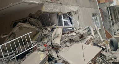 İBB ekipleri çöken binadaki çalışmalarını tamamladı