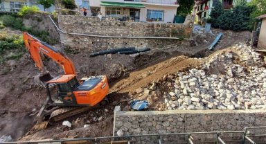 İzmit'te tehlike arz eden istinat duvarı yenilendi