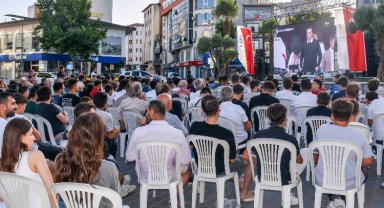 Karacabeyliler milli maç heyecanını dev ekranda yaşadı