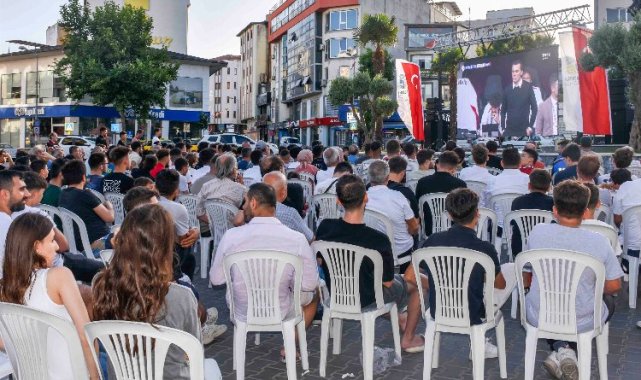Karacabeyliler milli maç heyecanını dev ekranda yaşadı