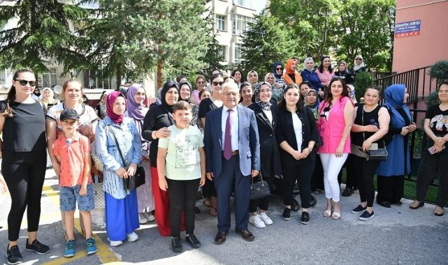 Kayseri protokolü karne coşkusuna ortak oldu