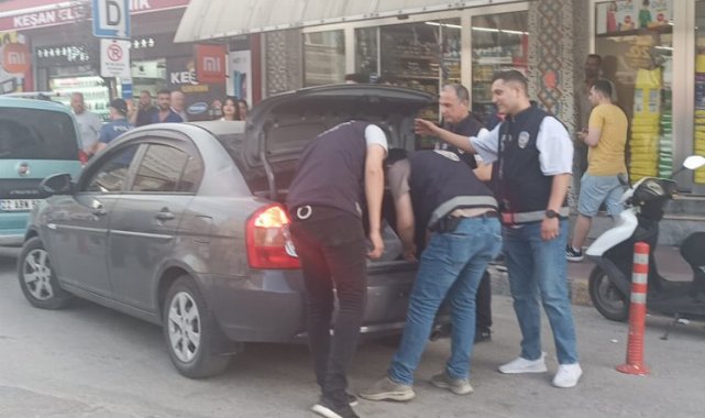 Keşan'da şok uygulamada uyuşturucu ve göçmen kaçakçısı yakalandı