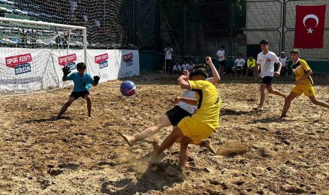 Kocaeli Gölcük'te 'kum futbolu' heyecanı