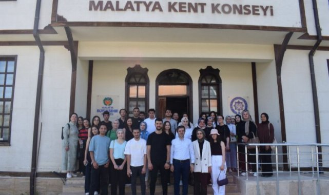 Malatya Kent Konseyi'ne öğrencilerden ziyaret