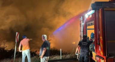 Manisa Akhisar'da korkutan yangın kontrol altında