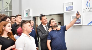 Manisa'da Başkan Zeyrek Teknofest gençliğiyle buluştu