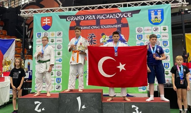 Manisalı Judocular Slovakya'da madalyaları topladı