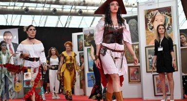 Muratpaşa'da Üreten Eller sergisi açıldı