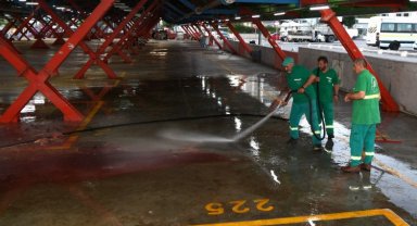 Osmangazi'de kurban kesim yerlerinde gün boyu temizlik