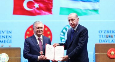 Özbekistan Cumhurbaşkanı'na Devlet Nişanı tevcih edildi