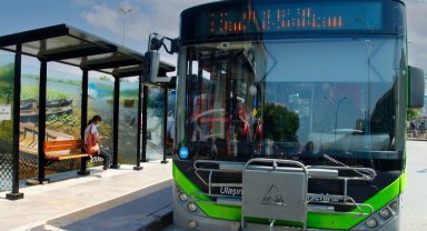 Sakarya'da YKS'ye geç kalan genci sınav yerine ulaştırdı