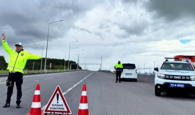 Tatilin 1. gününde 407 bin 731 araç denetlendi