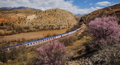 Turistik Tatvan treni sefere çıkıyor