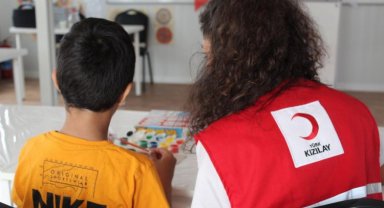 Türk Kızılay'dan afet bölgesinde 532 çocuğa yetim desteği