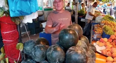 Adana'nın çekirdeksiz karpuzu Bursa'da yoğun ilgi görüyor