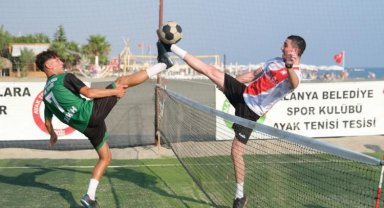 Alanya'da ayak tenisinde 20 takım kıyasıya yarıştı