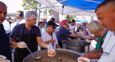 Ayvalık'ta 4 bin kişiye aşure