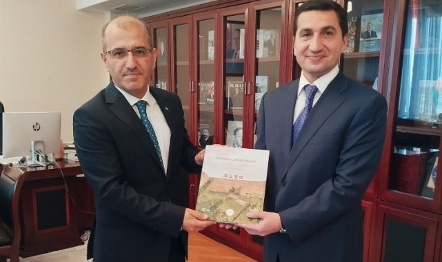 'Azerbaycan'ın Sırları' kitabı Hacıyev'e takdim edildi