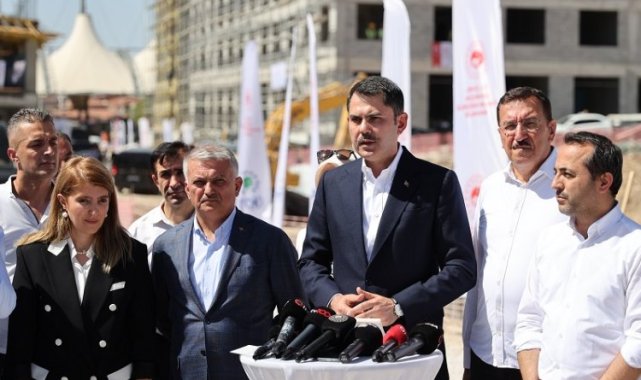 Bakan Kurum Malatya'dan seslendi... Afetzedelerin yüzü gülene kadar buradayım!
