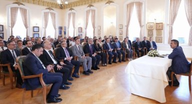 Bakan Tekin İstanbul'da okul yöneticileriyle buluştu