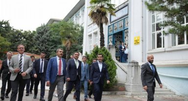 Bakan Tekin'den İstanbul'da tarihi okullarda inceleme
