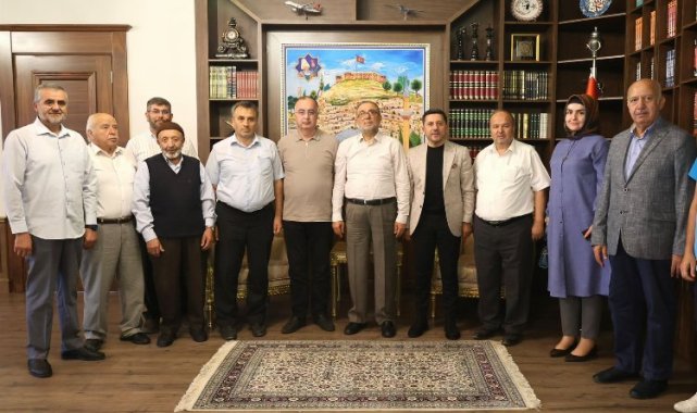 Başkan Arı, toplumun bütün kesimlerini kucaklıyor