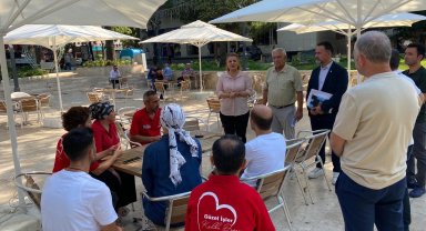 Başkan Hürriyet, Gülümse Kafe personeliyle bir araya geldi