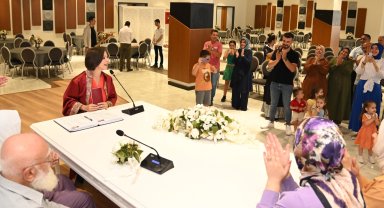 Başkan Kınay Karabağlar'ın en genç çiftinin nikahını kıydı