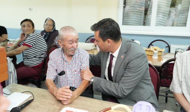 Başkan Zeyrek, Manisa Cemevi'nde yurttaşlarla oruç açtı